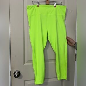 Athleta Ultimate Stash Pocket 7/8 Tight leggings - NEON GREEN / SIZE XL